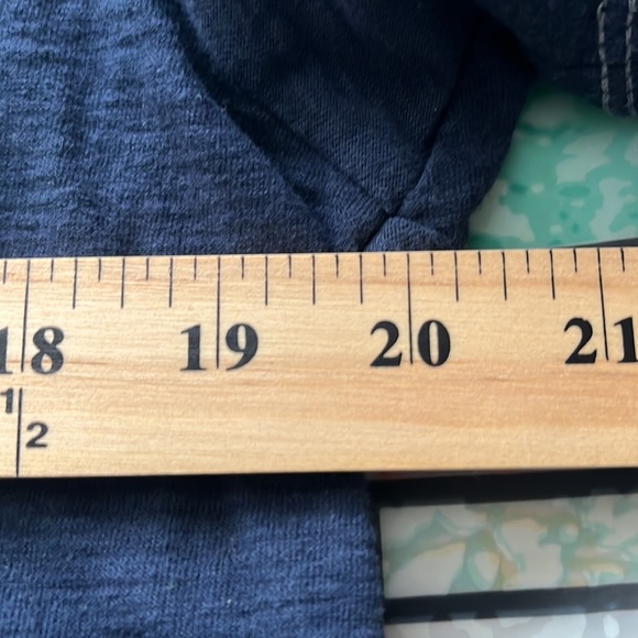 Ladies Guess T Shirt size XL modern with vintage feel gently used - Picture 7 of 9